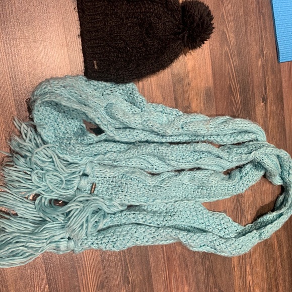 Turquoise scarve from Garage - Picture 1 of 3